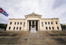 Jóvenes socialistas se solidarizan desde Argentina con los universitarios cubanos en protesta contra el “tarifazo” de ETECSA Escalinata de la Universidad de La Habana