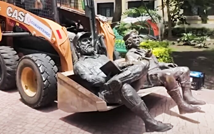 Retiro de las estatuas de Fidel Castro y Ernesto Che Guevara de la Plaza San Carlos en la colonia Tabacalera, Ciudad de México