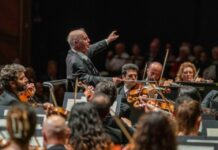 Daniel Barenboim o la irreconciliable lentitud del maestro tardío Daniel Barenboim. Concierto junto a Lang Lang (solista) y la West-Eastern Divan Orchestra en el Salzburger Festspiele, Austria; 15 de agosto de 2025