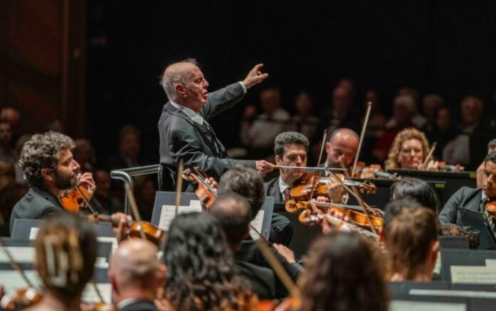 Daniel Barenboim. Concierto junto a Lang Lang (solista) y la West-Eastern Divan Orchestra en el Salzburger Festspiele, Austria; 15 de agosto de 2025