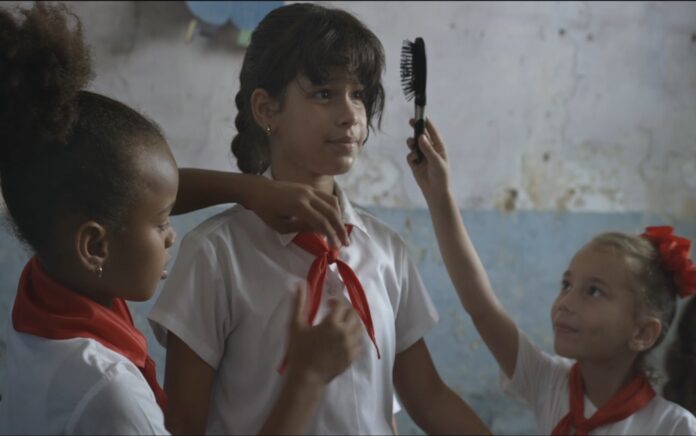 Fotograma de ‘Primera Enseñanza’ (2025); Aria Sánchez y Marina Meira
