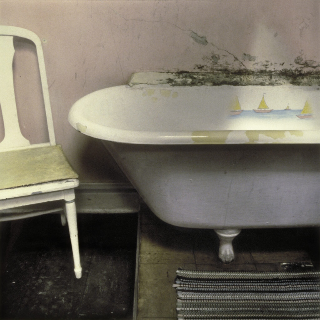 Rose Arms Bathtub with Sailboats 1985 | Rialta