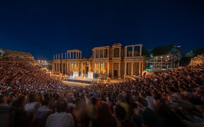 Teatro Romano de Mérida durante una velada del Festival Internacional de Teatro Clásico