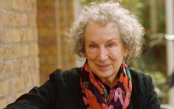 Margaret Atwood (1939), poeta y novelista canadiense