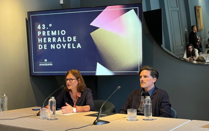 Pablo Maurette (Buenos Aires, 1979) recibió el Premio Herradle de Novela 2025 por ‘El contrabando ejemplar’