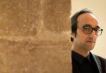 ‘Madre de corazón atómico’, una novela escrita con los ojos