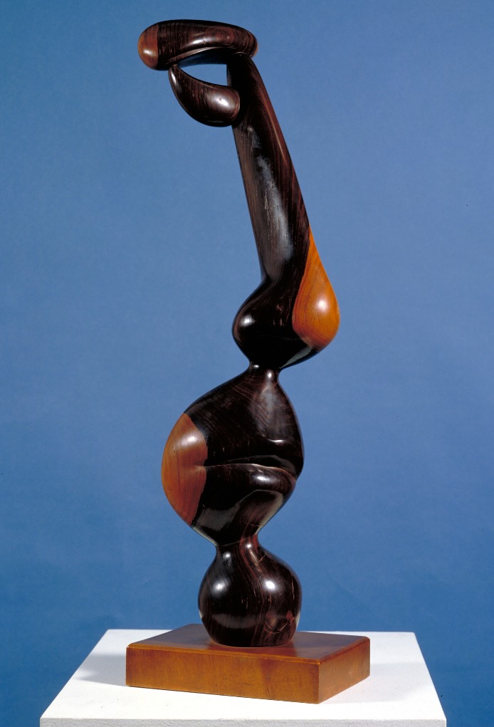 ‘Profile’ (1950; escultura); F.E. McWilliam. Exposición ‘International Surrealism’ en el Museo de Arte de Dallas, Texas, EE.UU.
