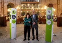 ¿Un Booker o un Goncourt para la lengua española?: presentado en Madrid el Premio Aena Narrativa La escritora española Rosa Montero junto al presidente de Aena, Maurici Lucena, durante la presentación en Madrid del Premio Aena Narrativa
