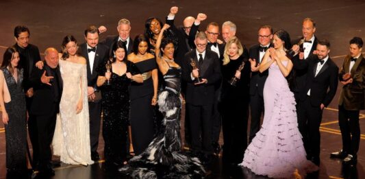 Paul Thomas Anderson celebra el Oscar a Mejor película por ‘One Battle After Another’; The Dolby Theater, Los Ángeles, EE.UU., 15 de marzo de 2026