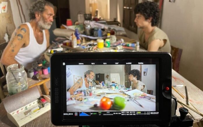 Still del rodaje de ‘El regresado’; Armando Capó