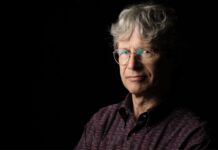 Dos reseñas de William Logan, “el hombre más odiado de la poesía estadounidense”