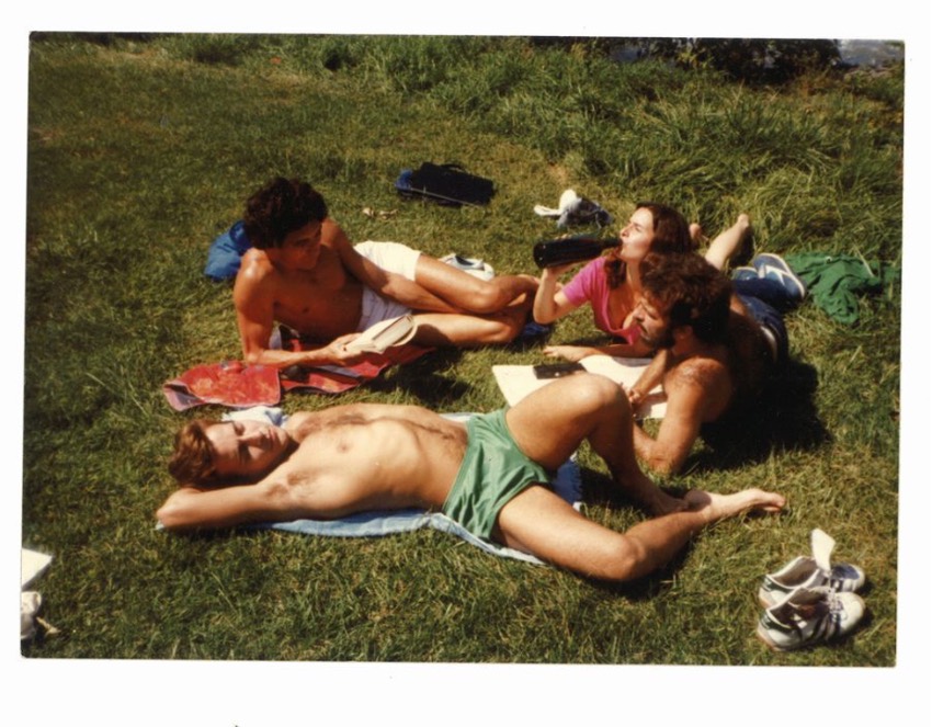 Reinado Arenas, María Badías, Roberto Valero y René Cifuentes (acostado)