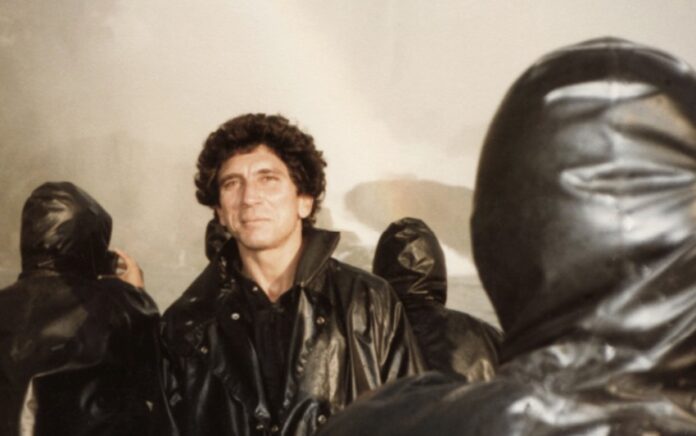 Reinaldo Arenas en las Cataratas del Niágara