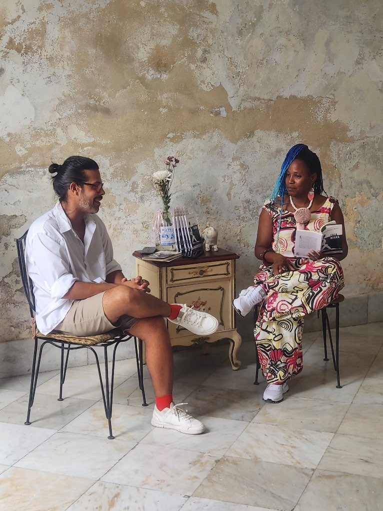 Presentación del volumen de cuentos ‘Caja negra’. El autor Oscar Rodríguez Montes junto a poeta y slammer Damarys Benavides en el espacio Guermantes de La Habana