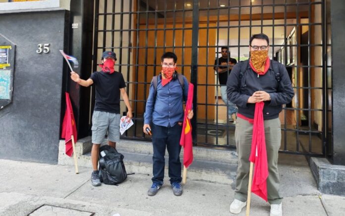 Integrantes del grupo de militantes del Partido Comunista Mexicano que boicoteó el estreno del documental ‘Estamos conectados’, de Ernesto Fundora, sobre el artivista y prIsionero político cubano Luis Manuel Otero; 20 de mayo de 2026