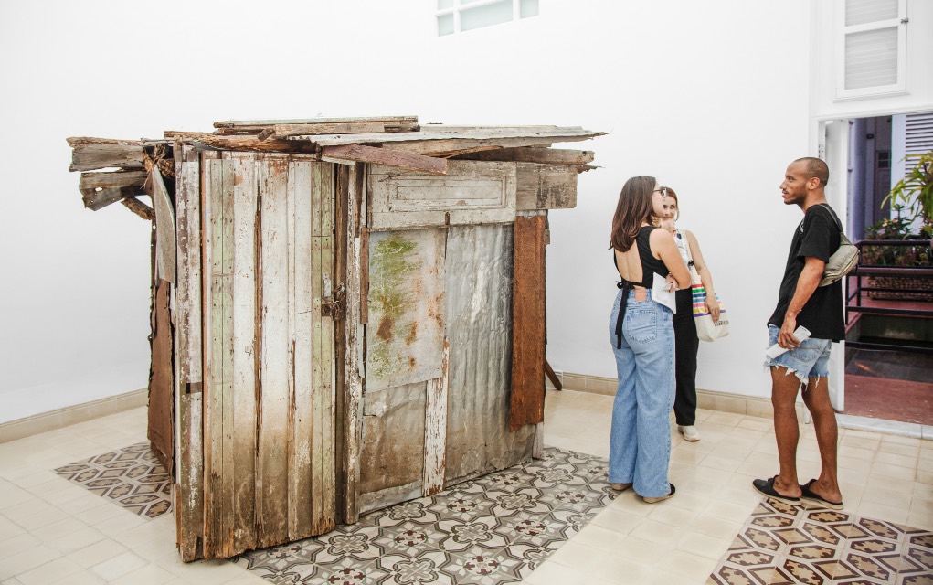 En Cemí ArtLab (La Habana), la exposición ‘A punto de caer’ de Harold Ramírez, Darena Pedroso y Andy Mendoza