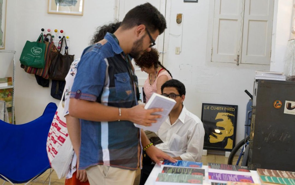 Presentación de libros de la colección de Desiderio Navarro y el Cultural Criterios en el estudio del artista Yornel Martínez Elías, en el Palacio de las Ursulinas, La Habana Vieja; junio de 2026
