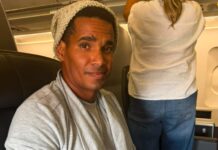 Artista disidente Luis Manuel Otero llega al exilio y renueva su compromiso frente al régimen cubano tras cinco años de prisión Luis Manuel Otero Alcántara, en un avión de American Airlines rumbo a Miami; 18 de junio de 2026