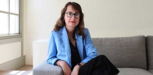 Emily Wilson (Oxford, Reino Unido, 1971), profesora de Estudios Clásicos y traductora de 'La Odisea' y 'La Ilíada'