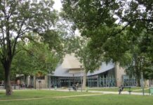 Audiard, Triet y Marre alertan sobre presupuesto 2027 en Francia: recortes pueden provocar “una borradura sin precedentes del cine” Cinémathèque française (2011), en el American Center (construido por Frank Gehry) de París
