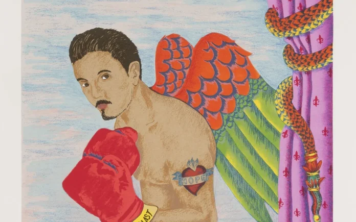 Estampa de Teddy Sandoval con un boxeador alado de guantes rojos y un tatuaje de corazón con la palabra “Hope”, frente a una serpiente emplumada sobre un telón púrpura con flores de lis.